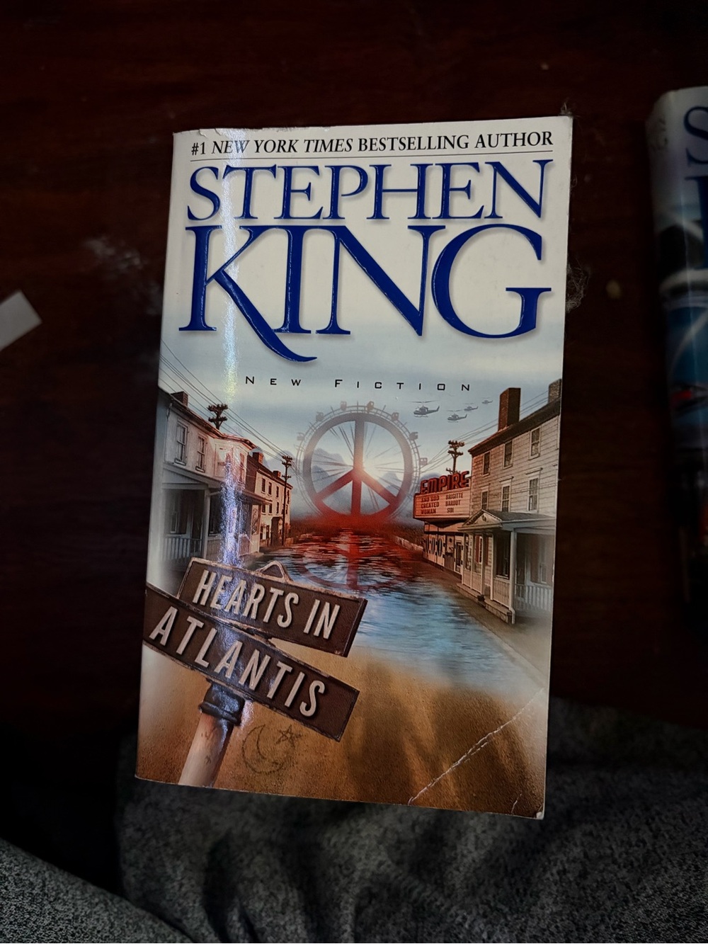 Hearts in Atlantis - White/Blue Paperback
